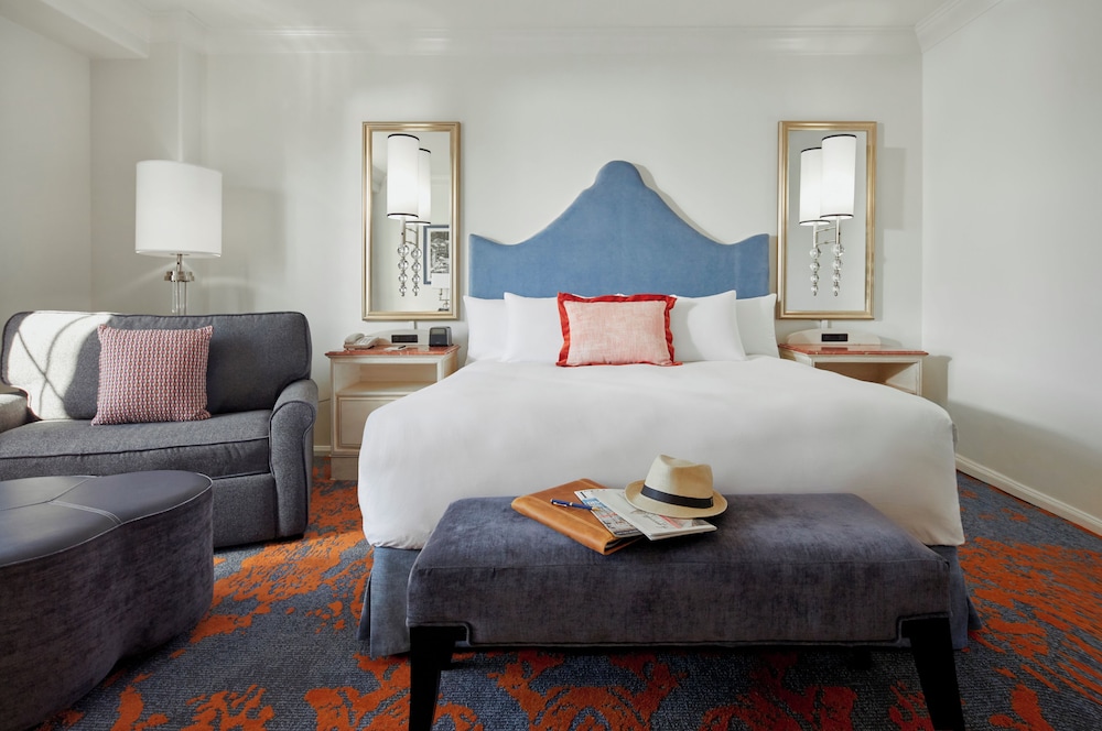 Room, 2 Queen Beds, Roll-in Shower, Garden View (Universal Express Unlimited^ included) thumbnail 6