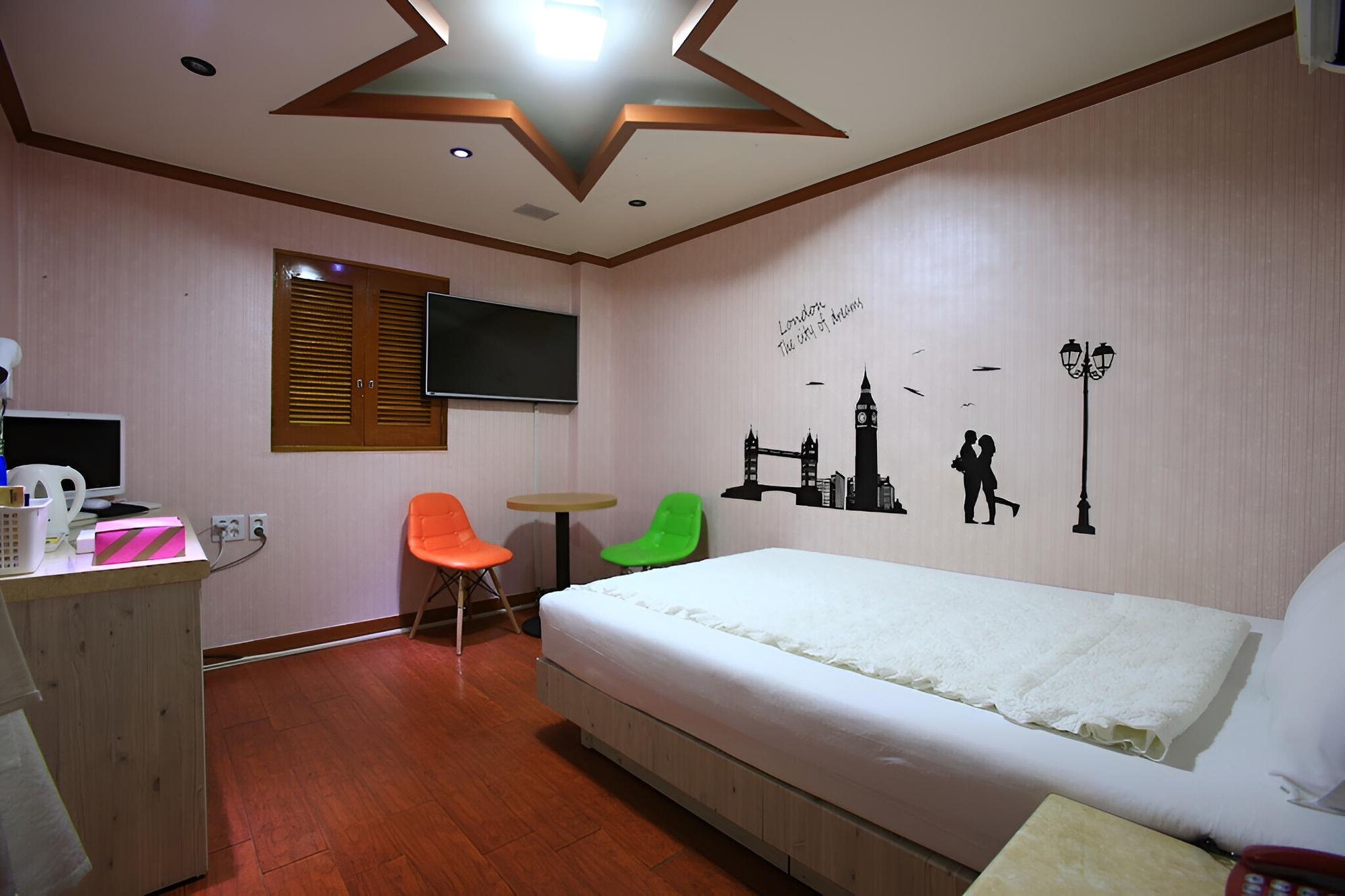Room (Standard (double room)) - Photo 1