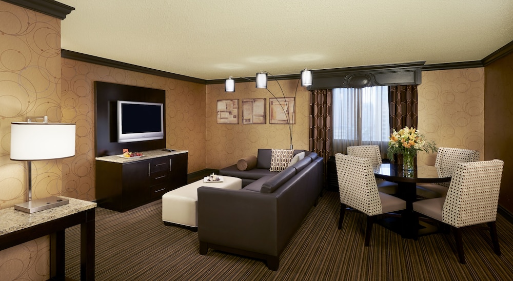 One Bedroom Parlor Suite - Photo 1
