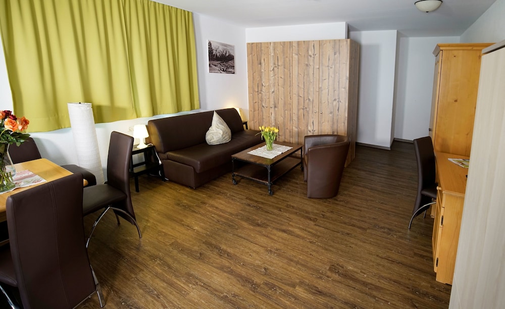 Traditional Apartment, 2 Bedrooms, Kitchen, Mountain View (Deluxe) photo 3