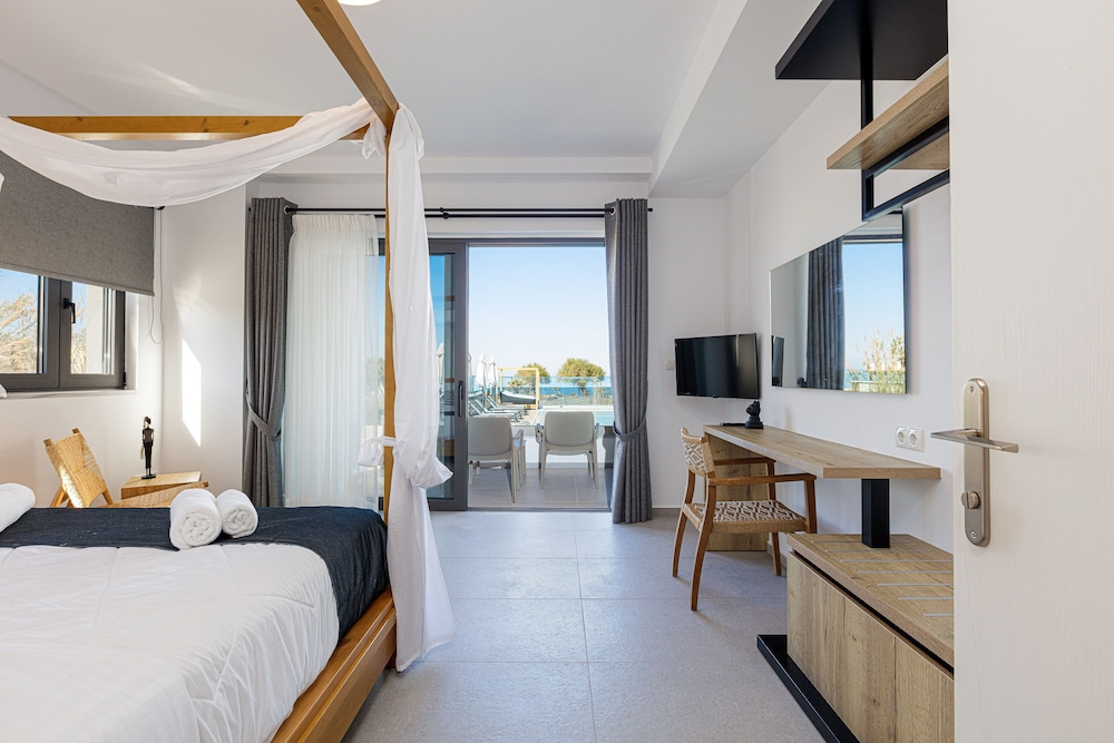 Suite, 1 Bedroom, Sea View - Photo 8