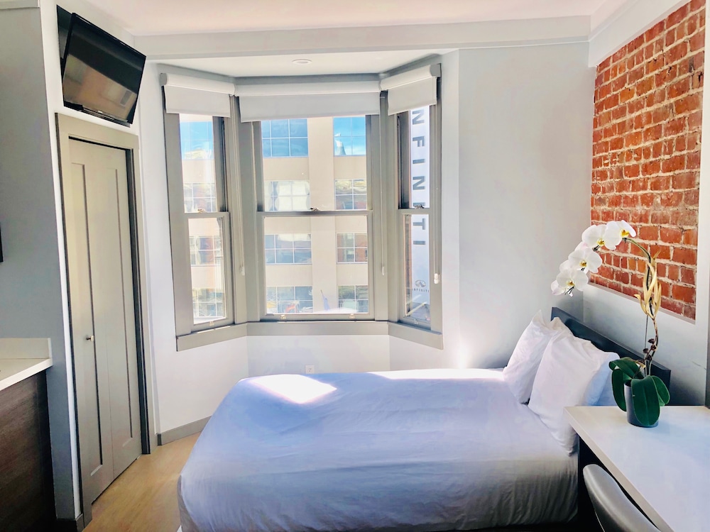 Standard Room, 1 Queen Bed, Kitchenette photo 2