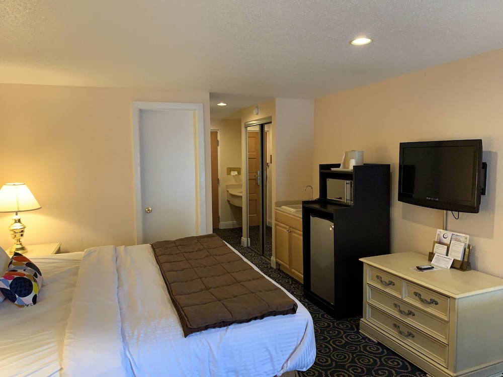 Standard Room, 1 King Bed, Jetted Tub