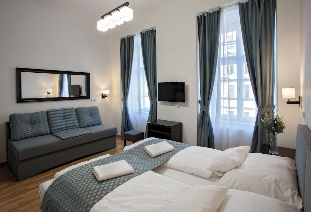 Classic Quadruple Room, City View