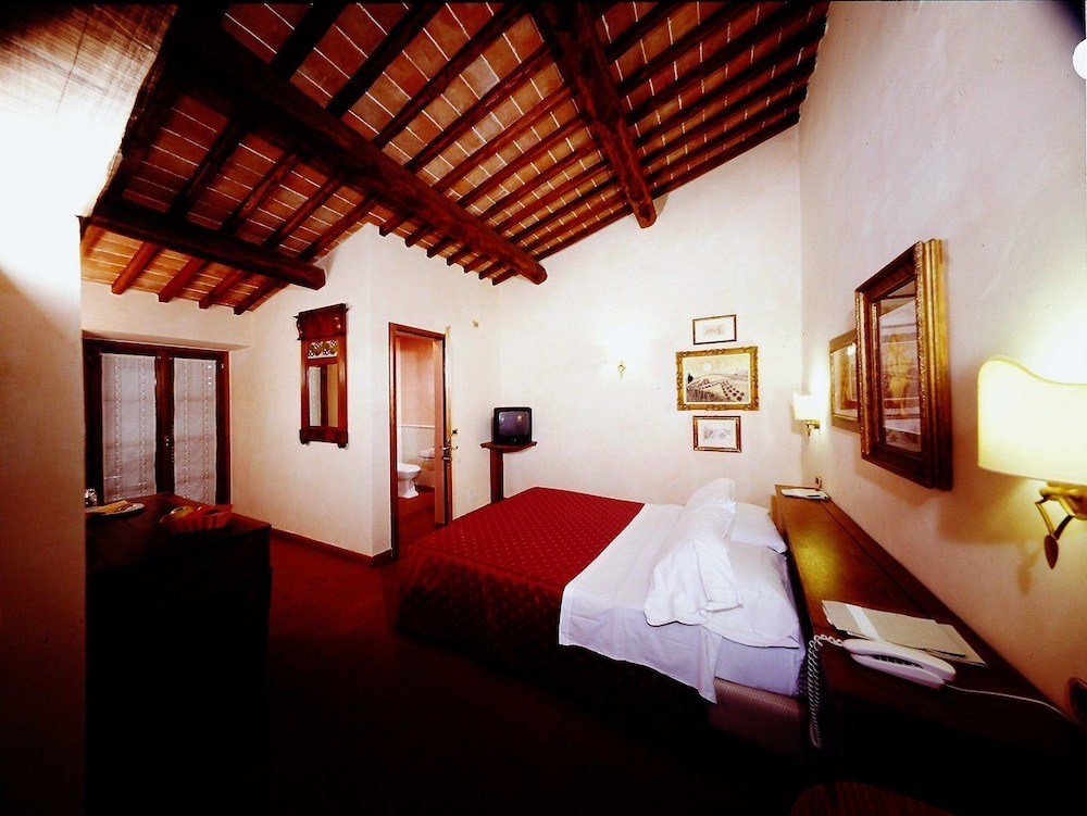 Standard Double Room - Photo 2