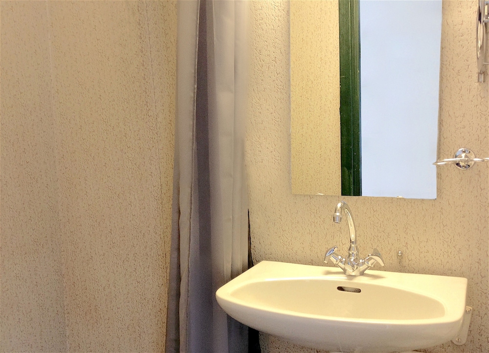Basic Double Room, 1 Double Bed (Small) photo 3
