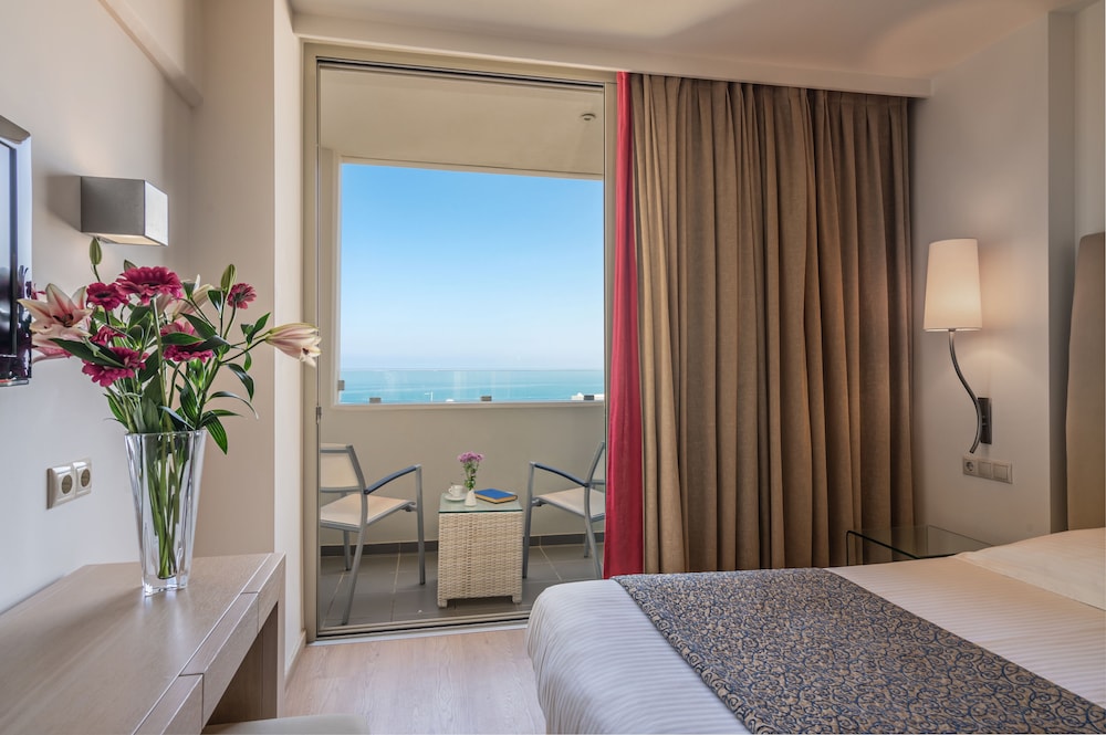 Room, Sea View - Photo 1