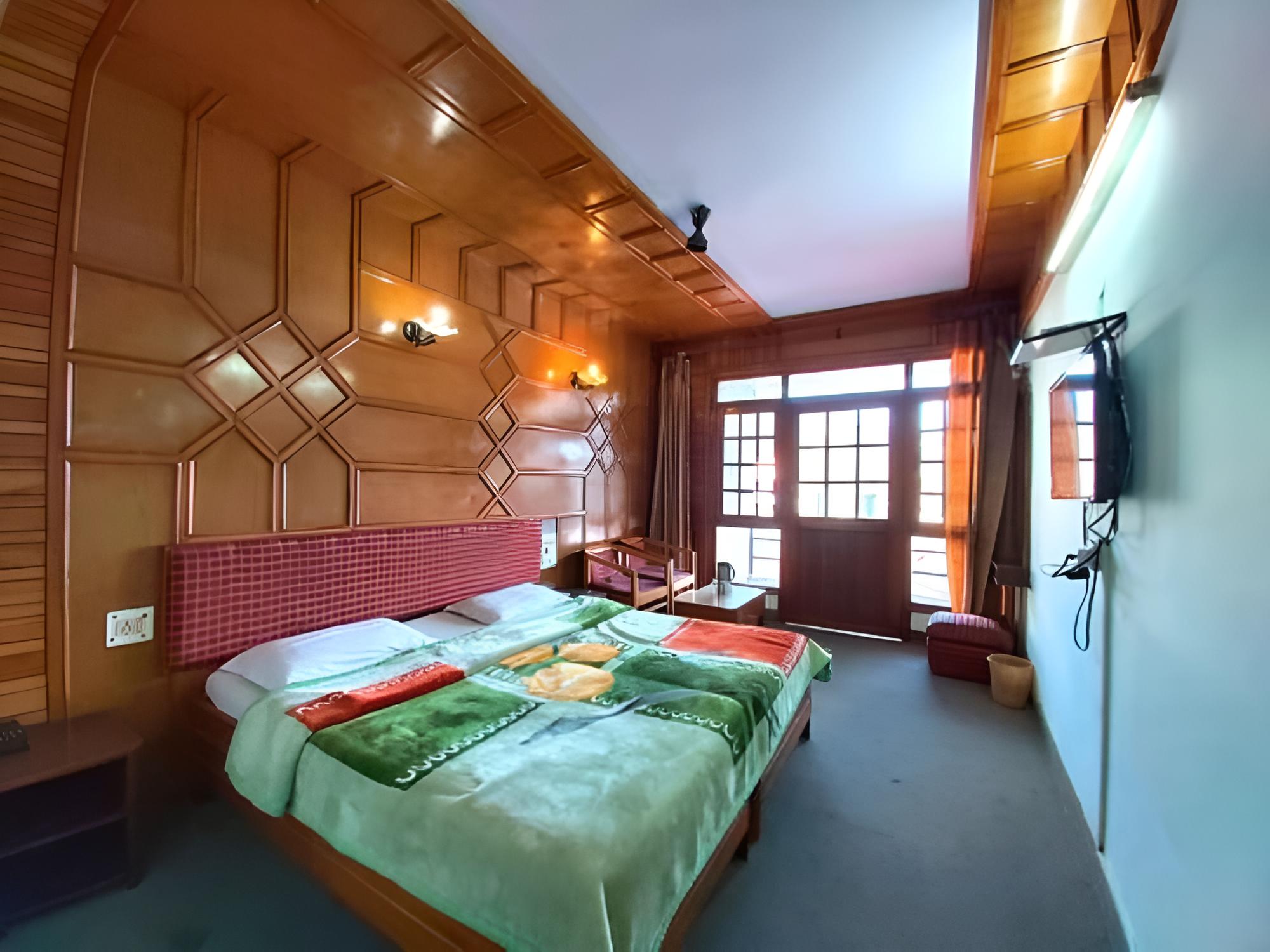 Deluxe Double Room, Multiple Beds, Balcony photo 3