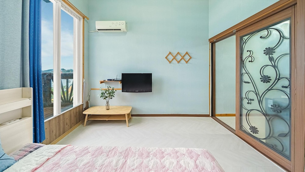 Basic Room, 1 Bedroom (203(Oceanview)) - Photo 8