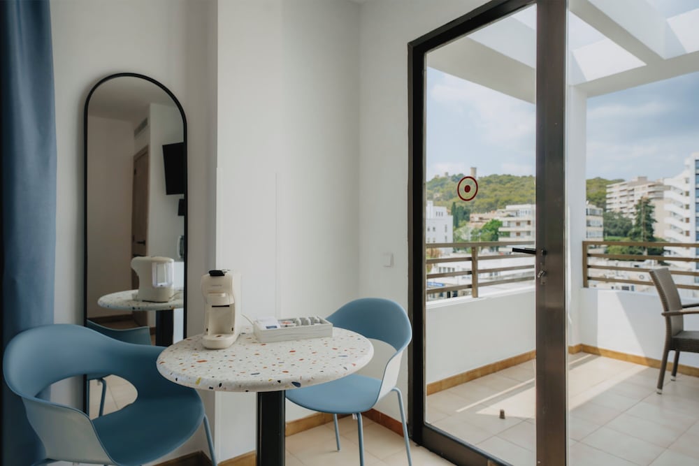XL Balcony Superior Studio