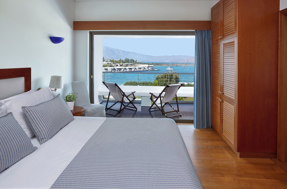 Deluxe Hotel or Bungalow Suite Sea View (One Bedroom & Sitting Room Separate or in open plan style) - Photo 2
