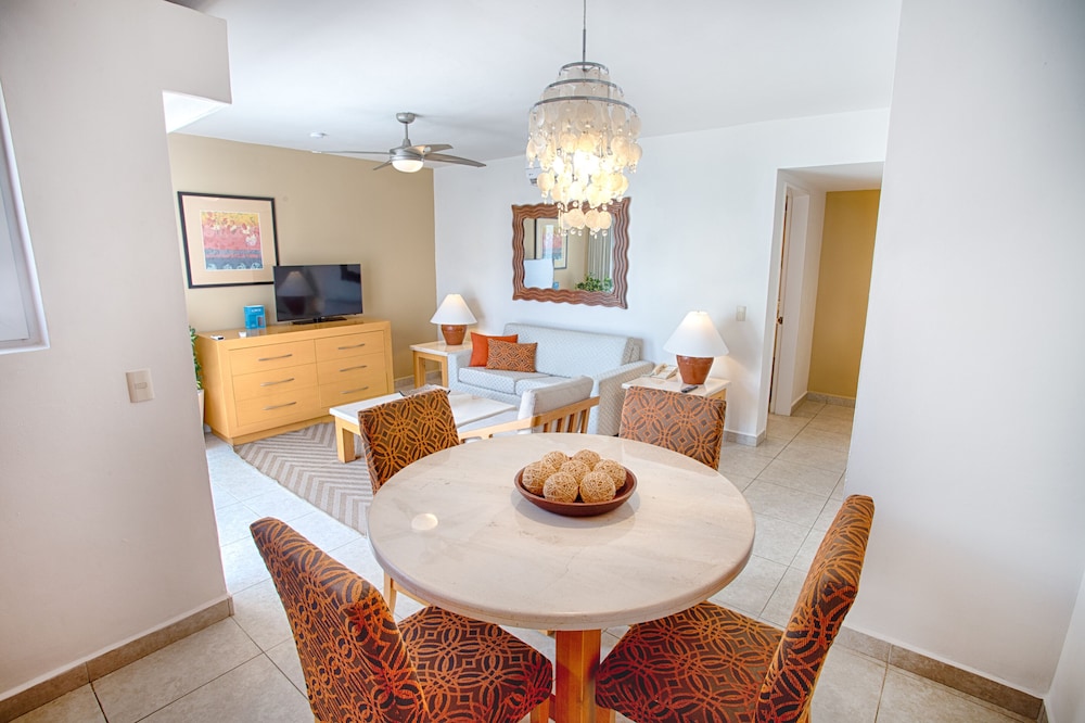 Suite, 2 Double Beds, Balcony (1 Bedroom. Balcony or Terrace) - Photo 3