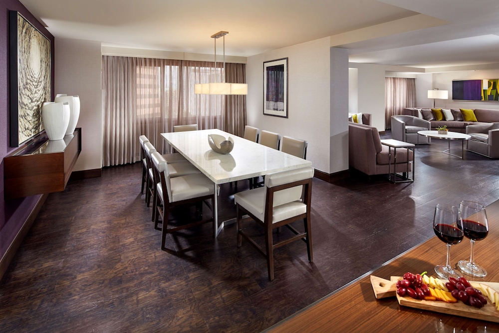 Suite, 1 King Bed, Non Smoking