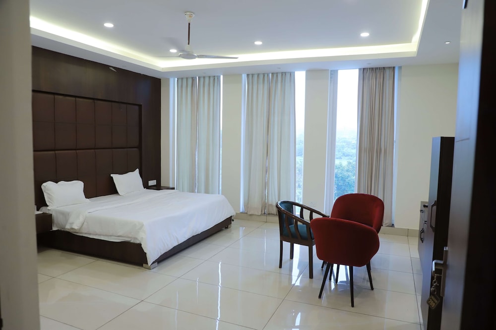 Luxury Suite, Balcony photo 3