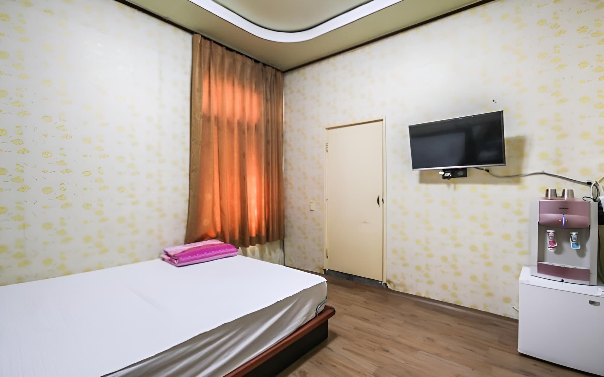 Room (Standard Room) - Photo 9
