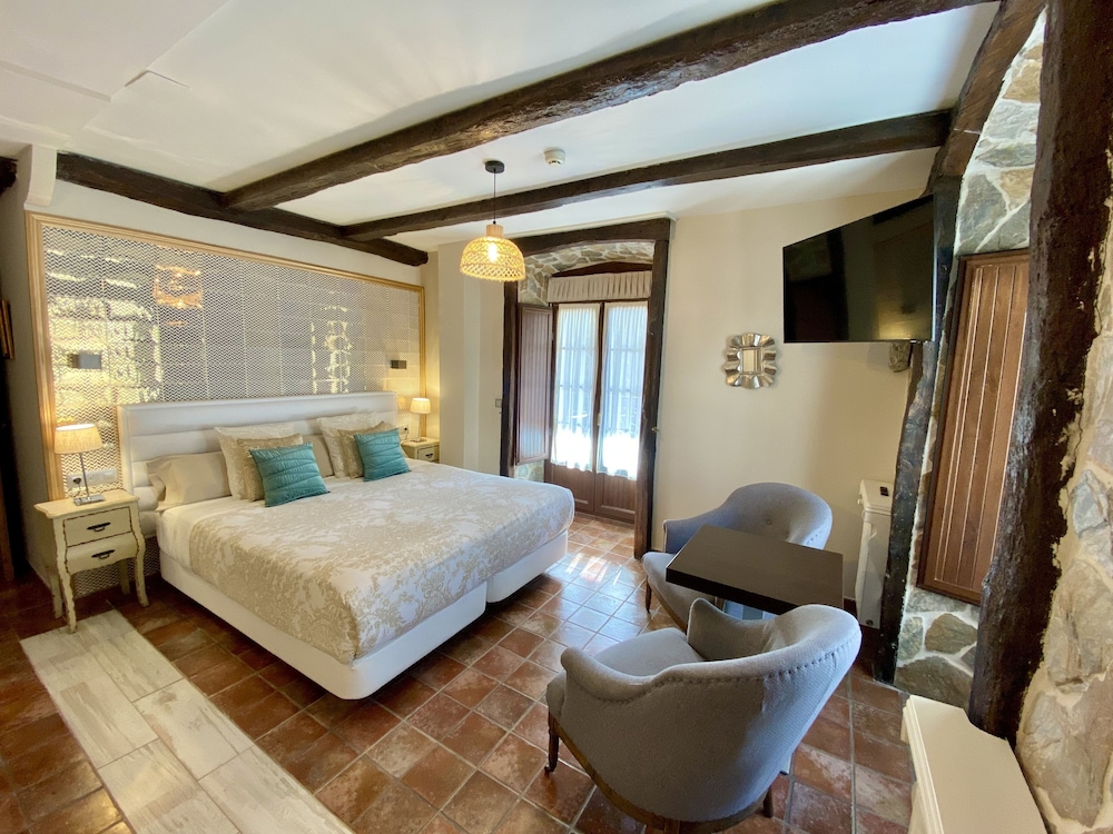 Suite, Accessible, Hot Tub photo 3