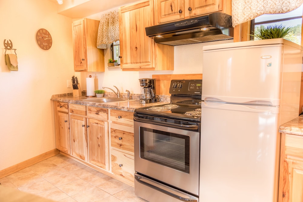 King Suite with Kitchen - Photo 5