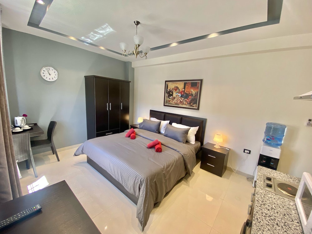 Comfort Studio, 1 King Bed, Non Smoking, Mountain View