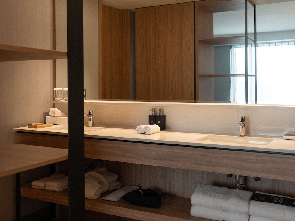 Executive Suite, 1 King Bed, Club Lounge Access - Photo 7