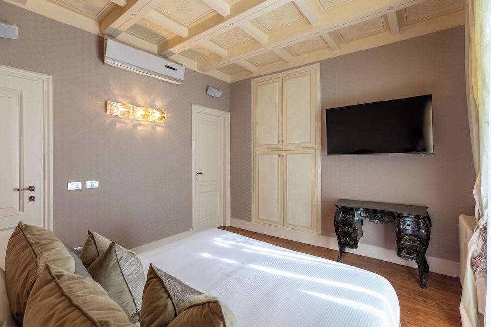 Presidential Studio Suite photo 3
