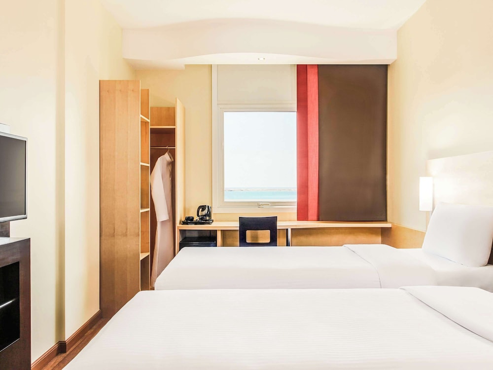 Premium Room, 2 Twin Beds, Pool View photo 1
