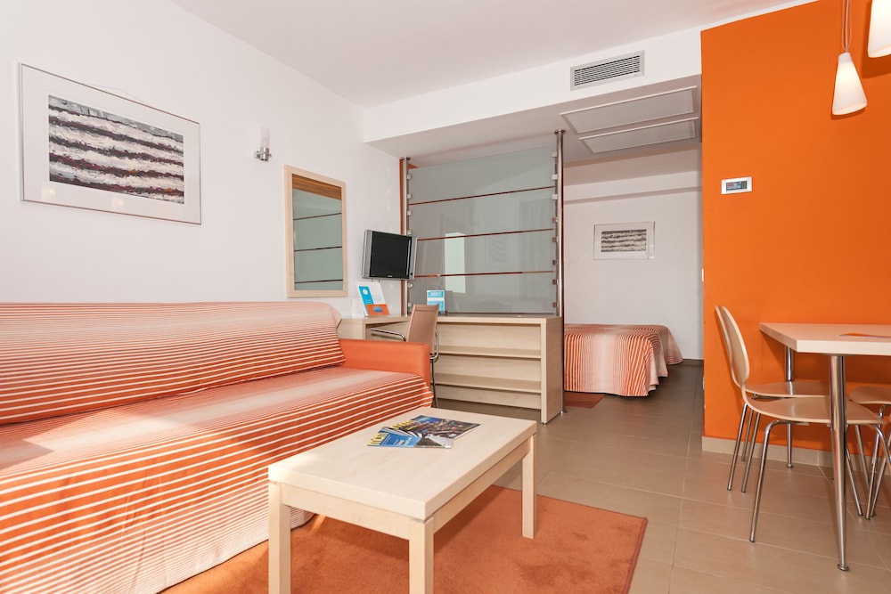 Studio Apartment photo 1