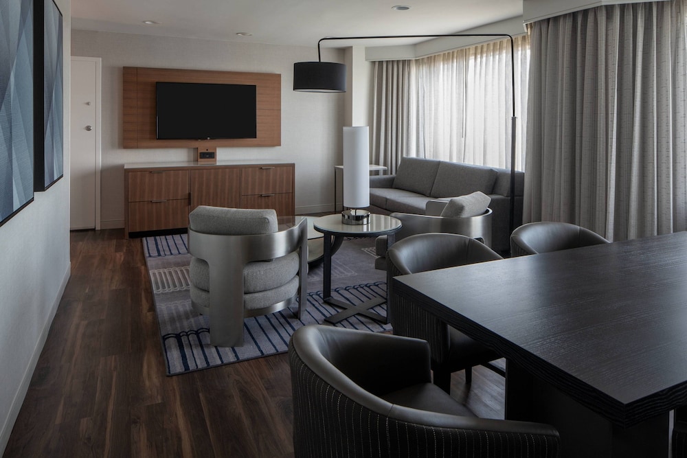 Club Suite, 1 Bedroom - Photo 3