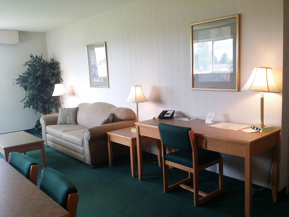 Business Suite, 1 King Bed with Sofa bed photo 3
