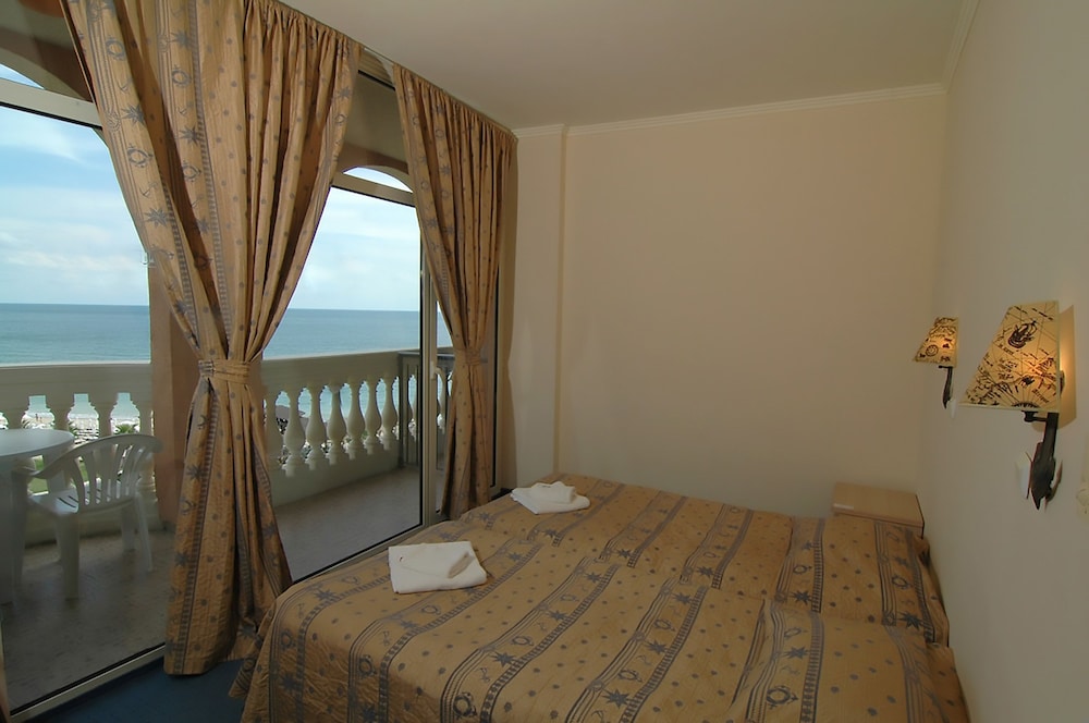 Studio, 2 Bedrooms, Sea View photo 2