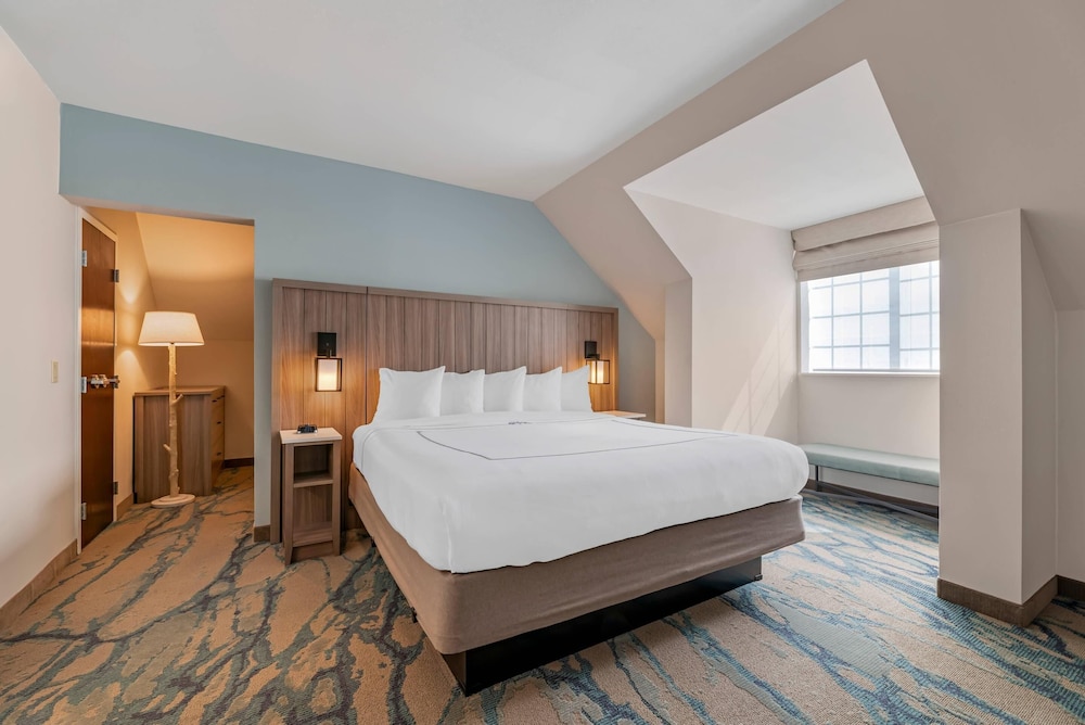 Suite, Multiple Beds, Non Smoking (Upgrade) - Photo 4