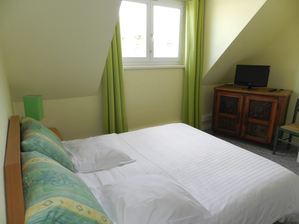 Double Room (2 adults + 1 child) photo 3