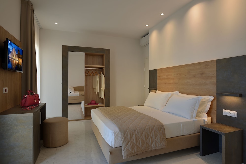 Double or Twin Room - Photo 4