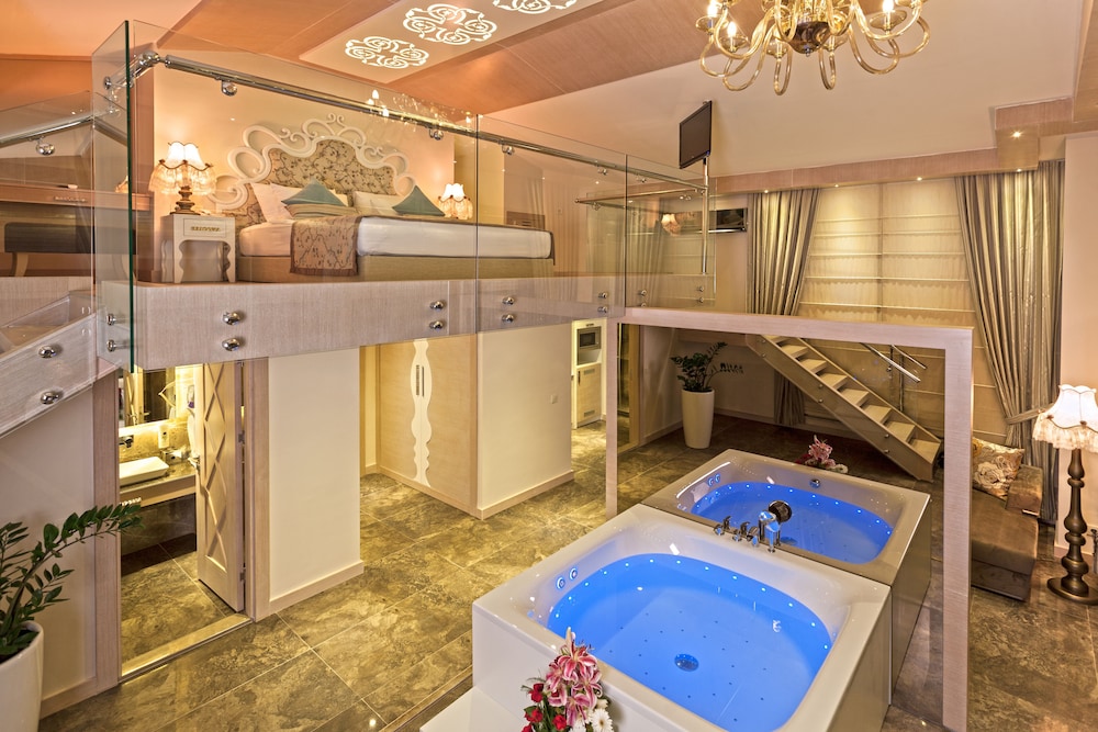 Xperian Deluxe Loft