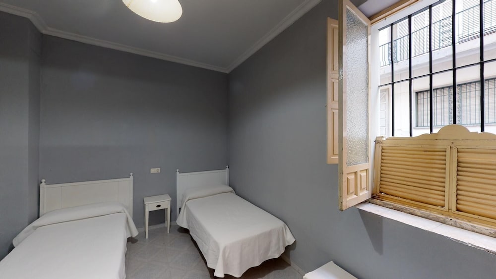 Basic Twin Room, Ensuite - Photo 1