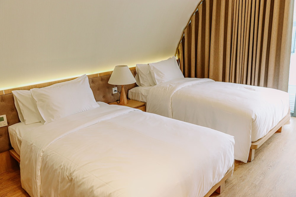 Premium Double Room Single Use, 2 Twin Beds photo 1