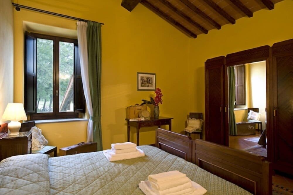 Traditional Apartment, 2 Bedrooms, Kitchen, Tower photo 3