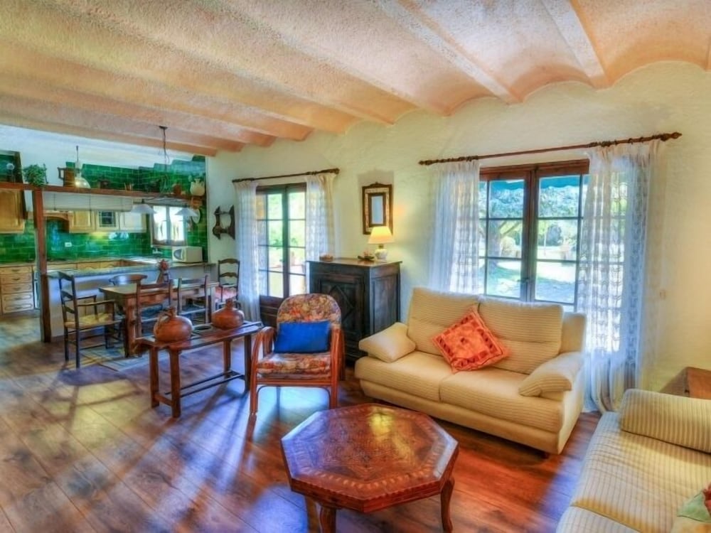 House, 3 Bedrooms photo 2