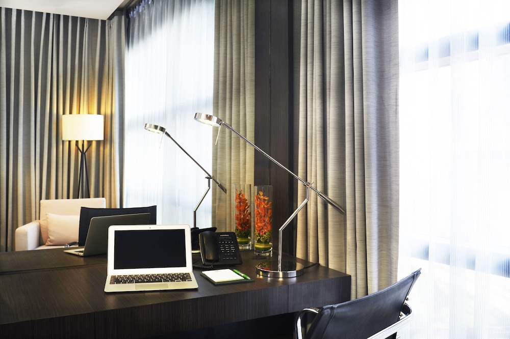 Premium Room, 1 King Bed, Club Lounge Access