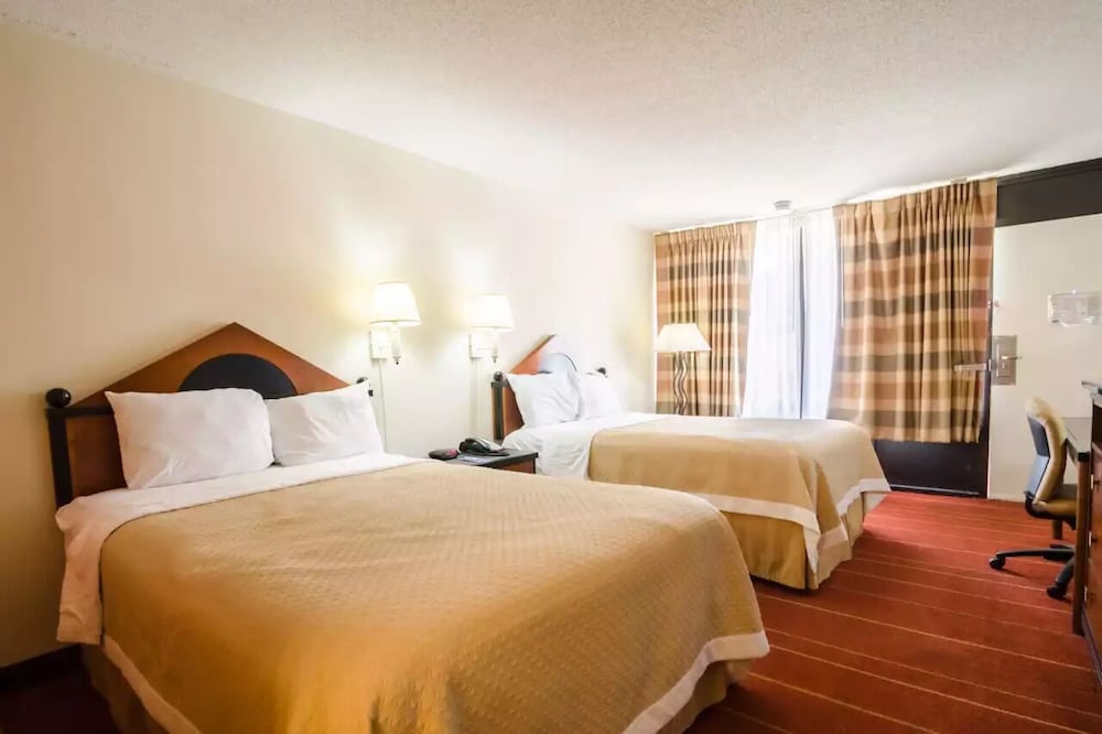 Room, 2 Double Beds, Non Smoking - Photo 1
