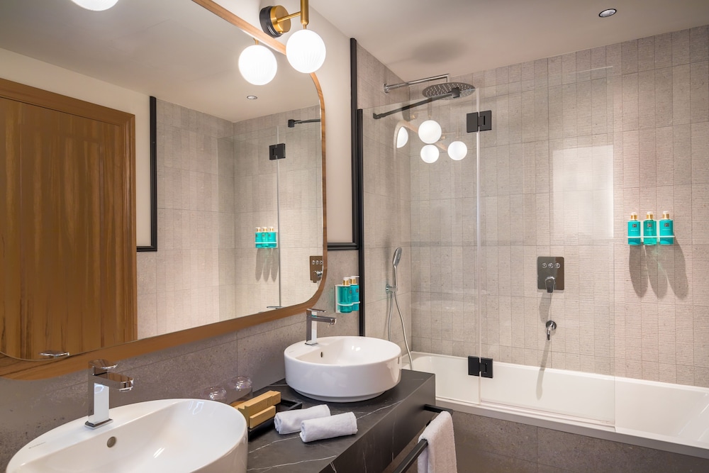 Suite - Photo 5