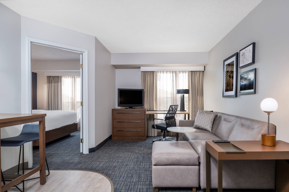 Suite, 1 Bedroom - Photo 1