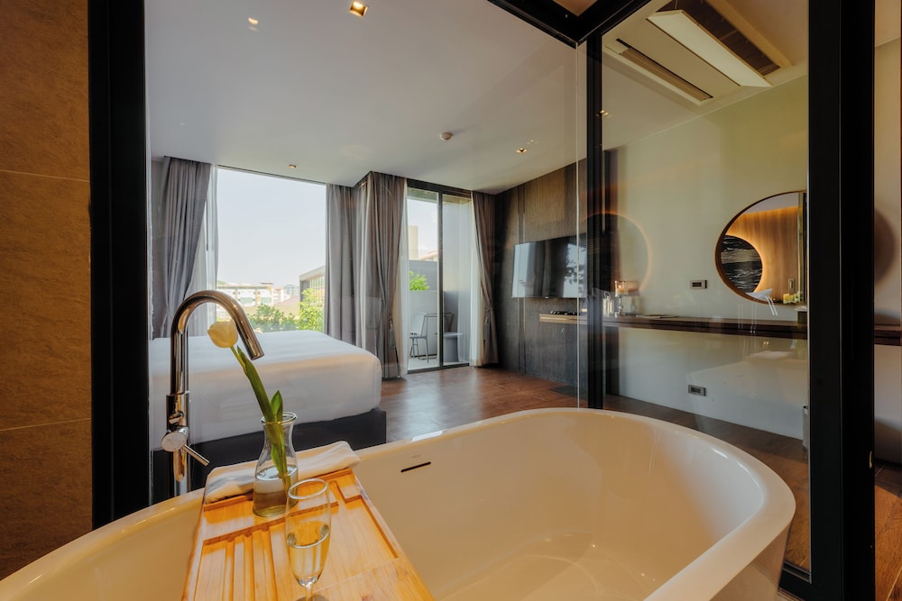 Superior Double Room, 1 King Bed, Non Smoking - Photo 4