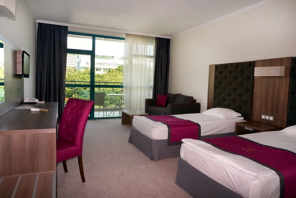 Double or Twin Room, Park View photo 1
