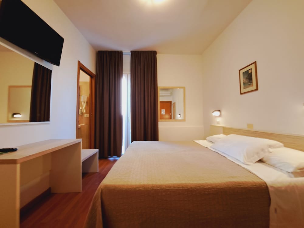 Classic Double Room, 1 Double Bed, Balcony photo 2