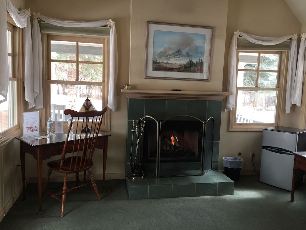 Luxury Cottage, Ensuite, Mountain View (Cortland) photo 2