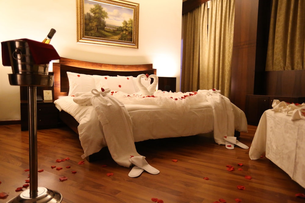 Junior Double Room, 1 King Bed photo 2