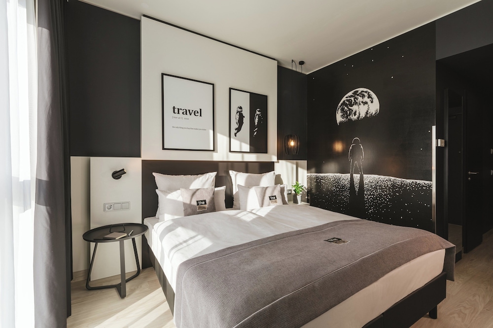 Standard Room, 1 Queen Bed - Photo 2