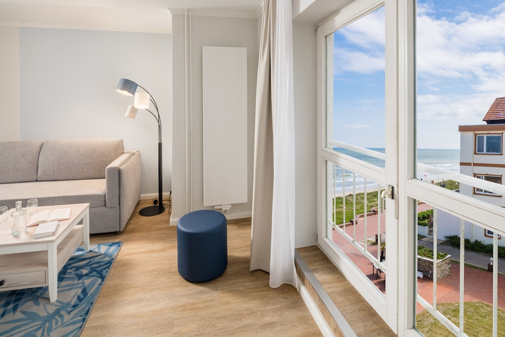 Classic Double Room, Non Smoking, Partial Lake View photo 1