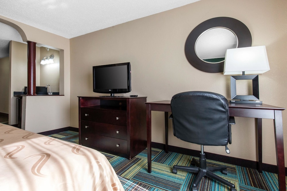 Suite, 1 King Bed With Sofa Bed, Accessible, Non Smoking photo 3