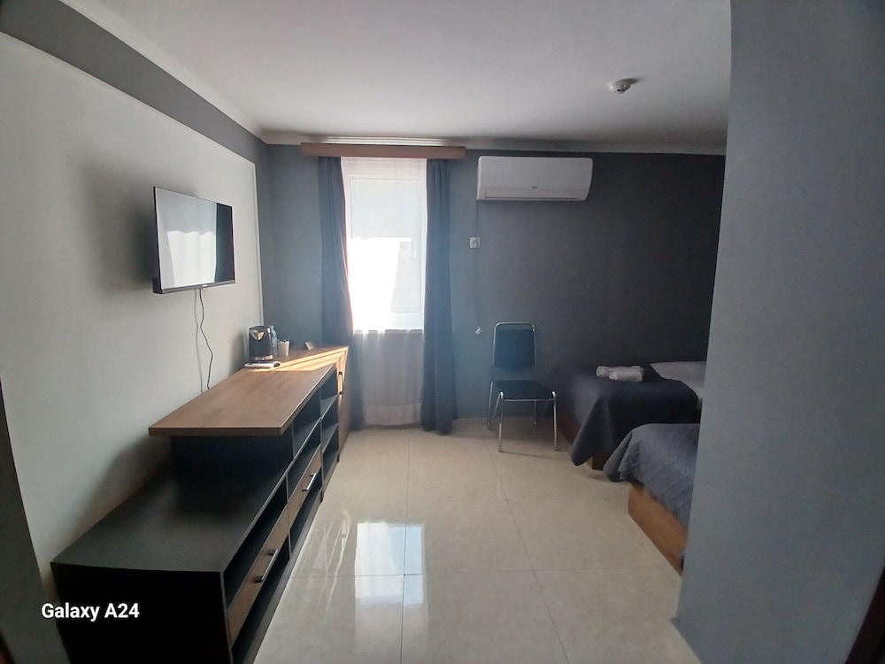 Basic Double or Twin Room - Photo 5